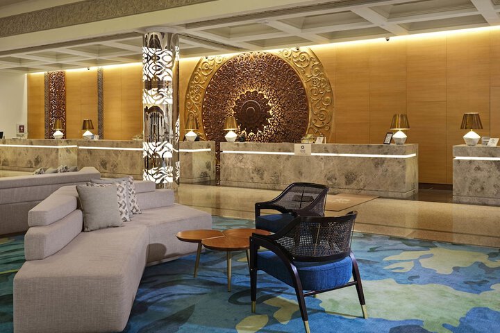 Entrance & Lobby