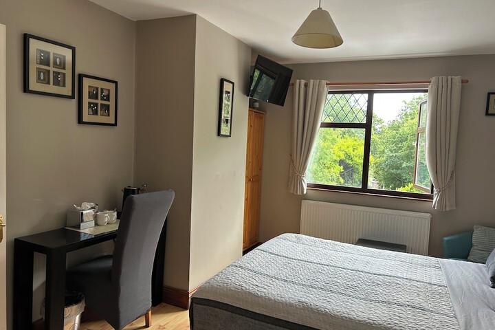 Room 9 of 18