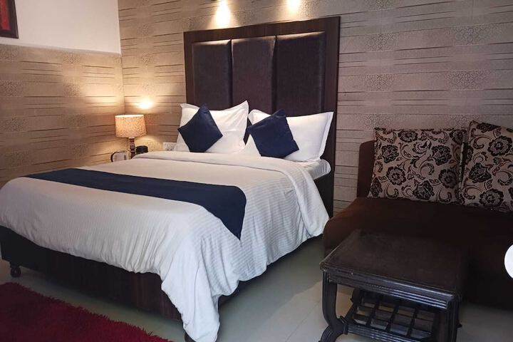 Room 2 of 50