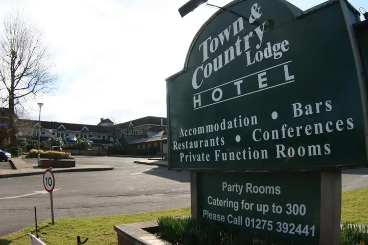 THE TOWN AND COUNTRY LODGE
