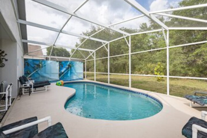 Pool 15 of 28