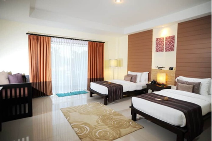 Room 4 of 40