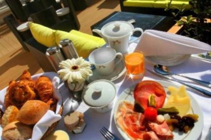 Breakfast/Coffee Service 41 of 55