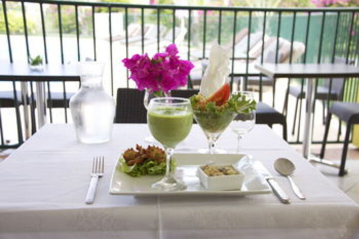 Dining 18 of 19
