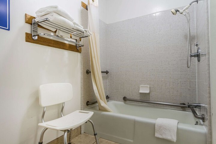 1 King Bed Accessible (4 of 16)