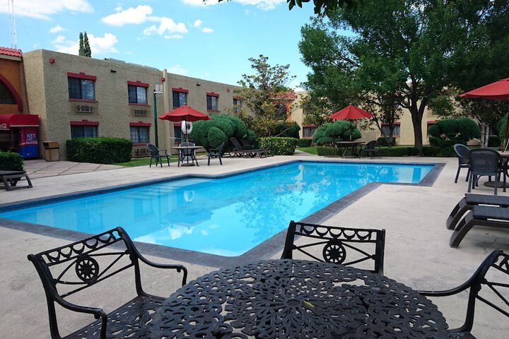 Pool Hotel