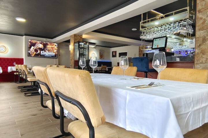 Dining 8 of 10