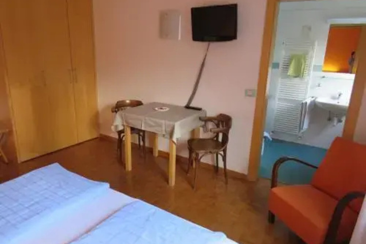 Room 3 of 13