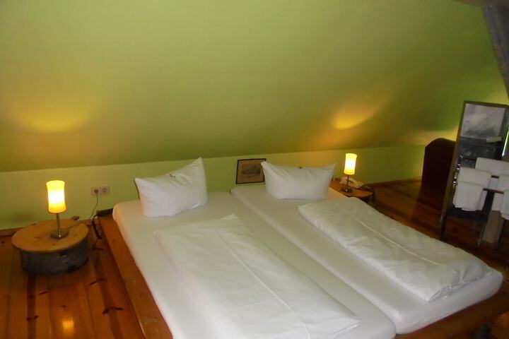 Room 21 of 101
