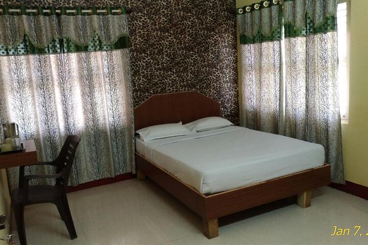 Room 4 of 7