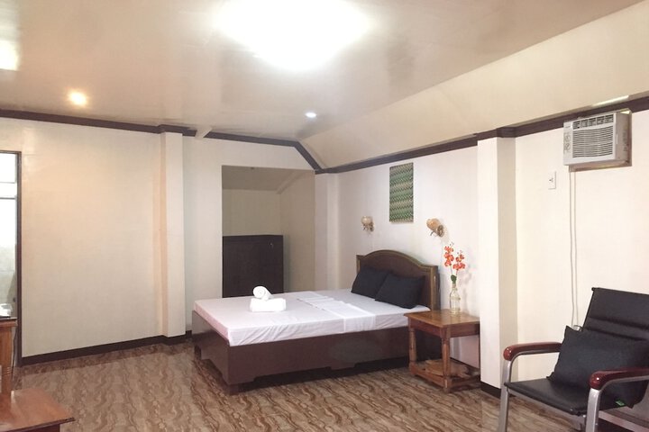 Room 3 of 20