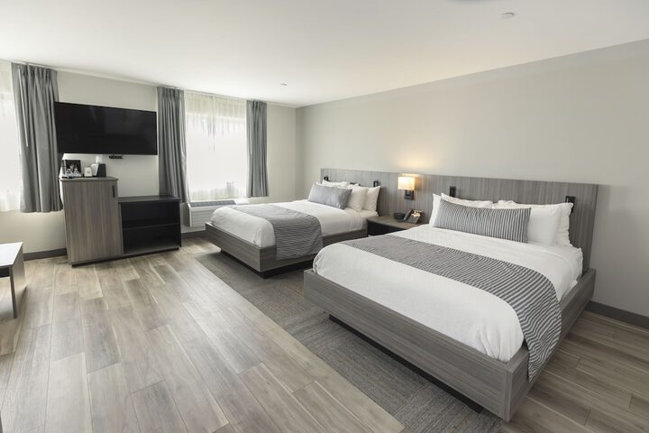 Standard Room, King or Two Doubles (1 of 14)