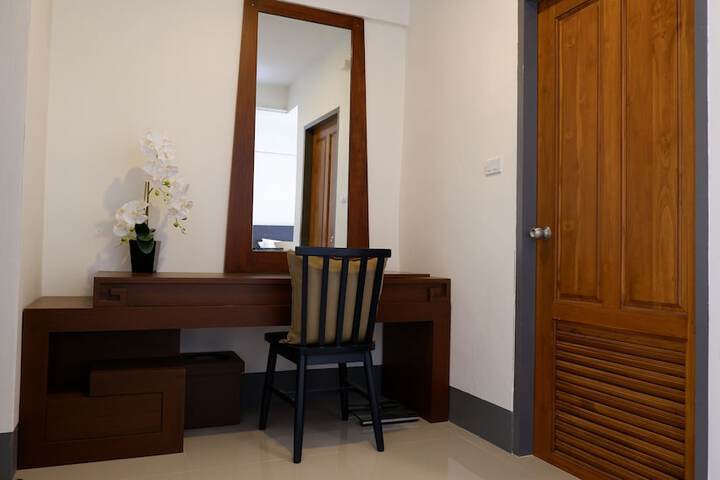 Room 9 of 30