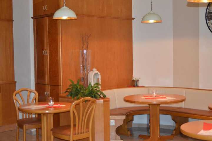Dining 24 of 36