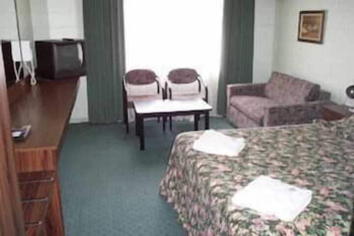 Room 4 of 18