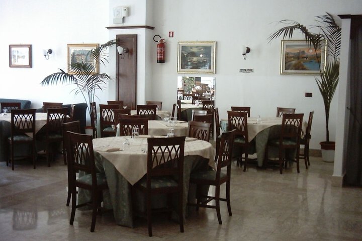 Dining 42 of 67