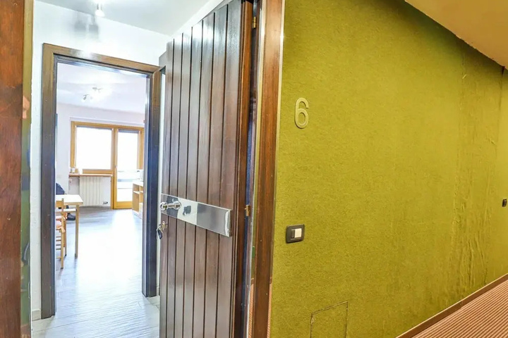 Room 2 of 9