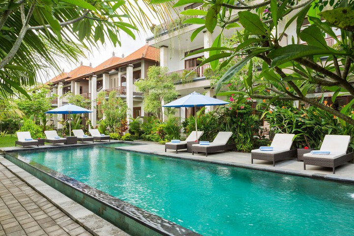 Hotel Pool