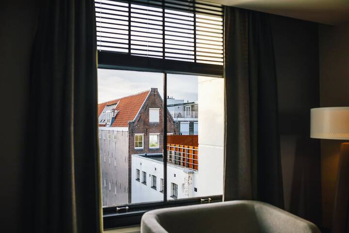 Room 52 of 96