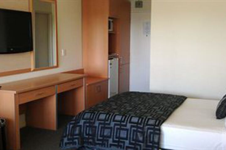 Room 5 of 32