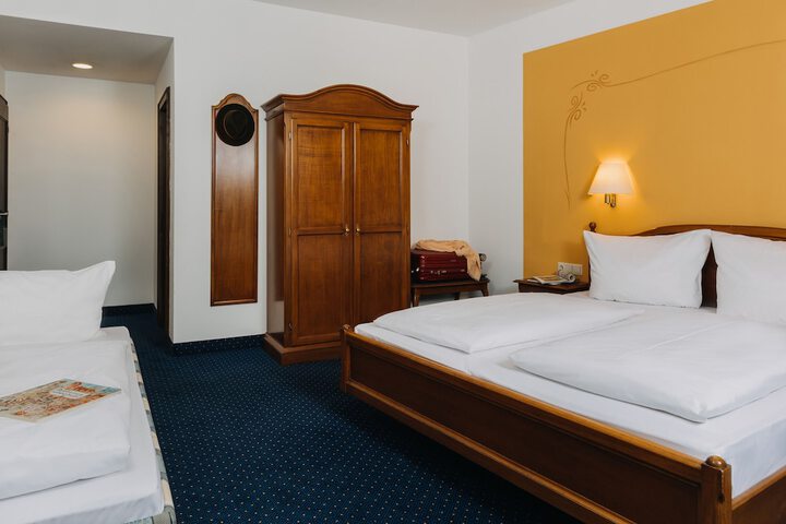 Room 12 of 37