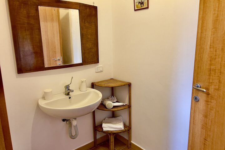 Room 32 of 59