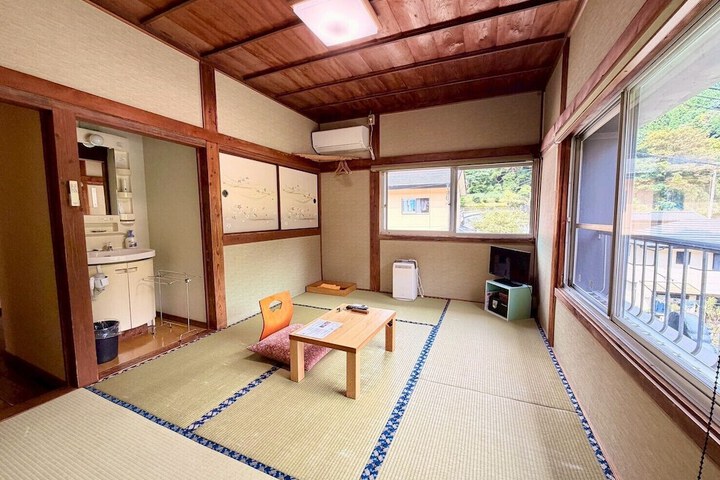 Room 13 of 53