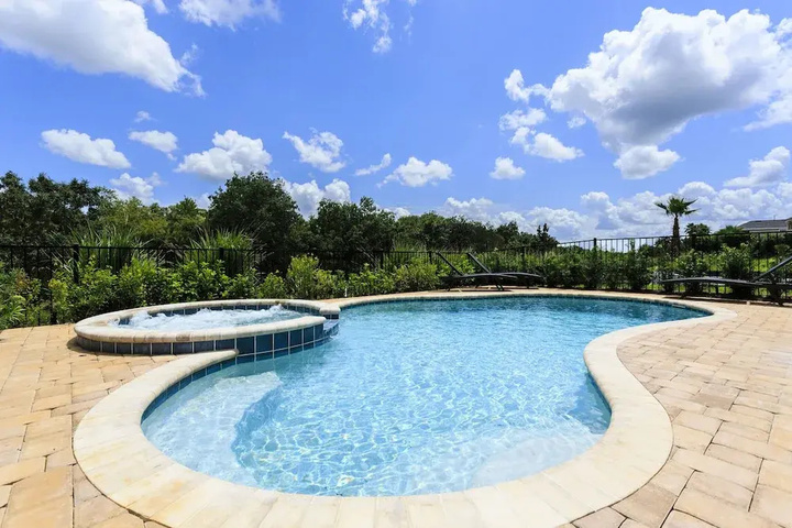 Pool 10 of 19