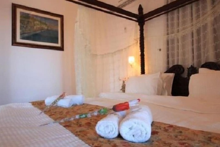 Room 4 of 90