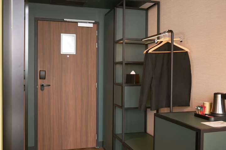 Room 24 of 90