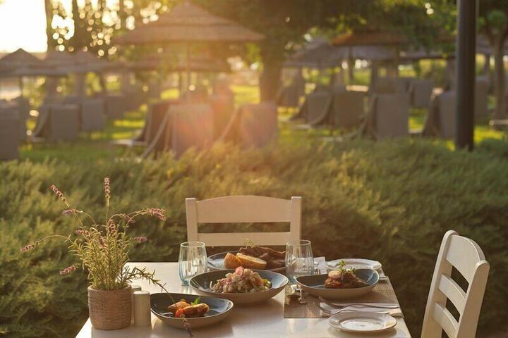 Dining 136 of 143