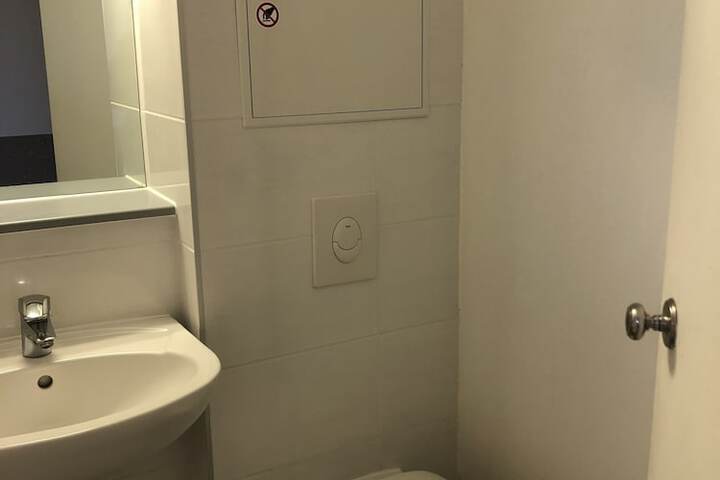Room 27 of 48