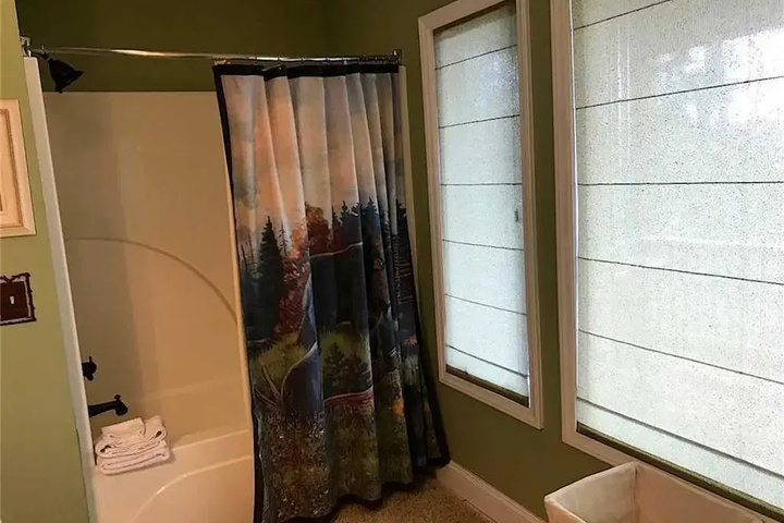 Room 8 of 15