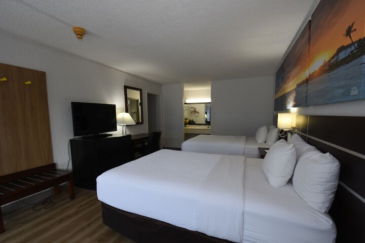 2 Double Beds (14 of 30)