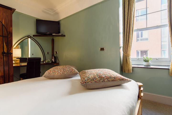 Room 92 of 153