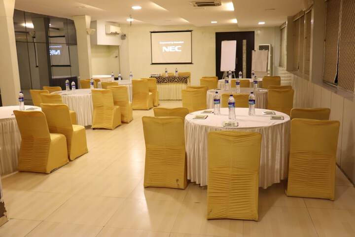Ballroom/Hall 21 of 24
