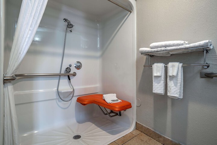 Suite 1 King Bed Microwave and Refrigerator WiFi Full Breakfast (4 of 21)