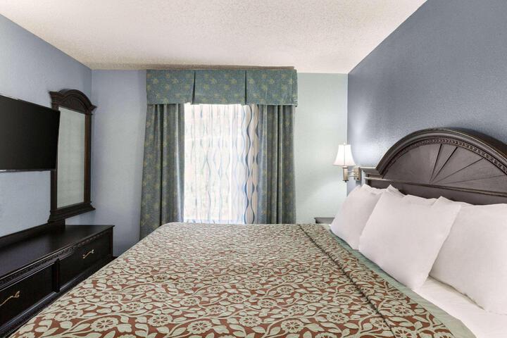 1 King Bed (17 of 23)