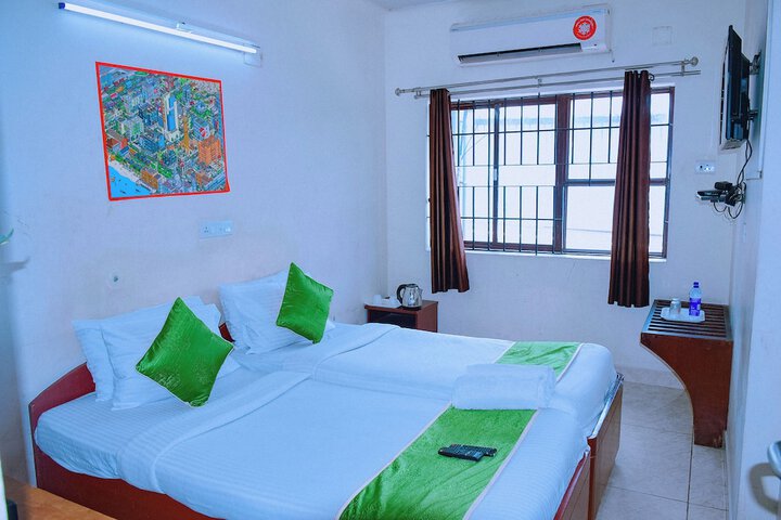 Room 10 of 32