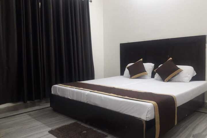 Room 6 of 14