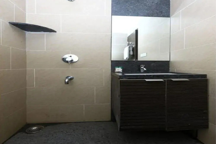 Room 7 of 14