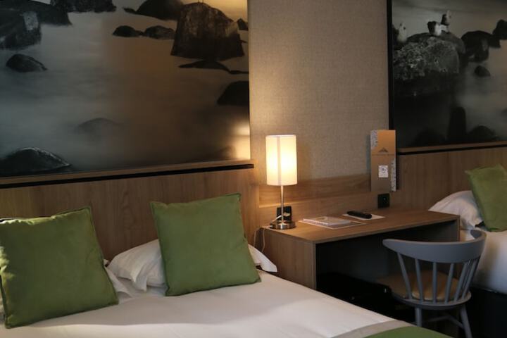 Room 50 of 94