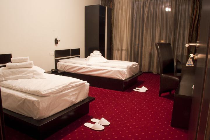 Room 3 of 44