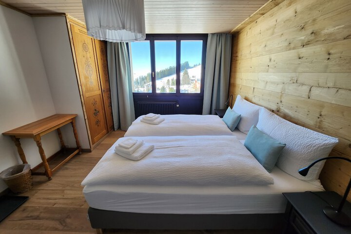 Room 9 of 47