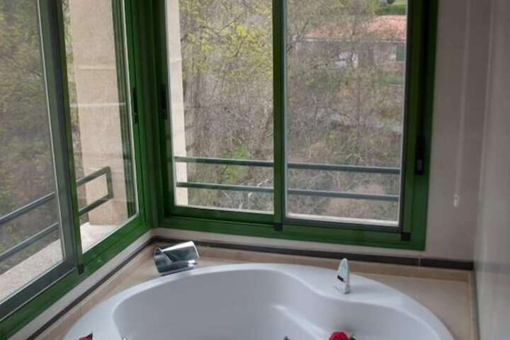 Jetted tub