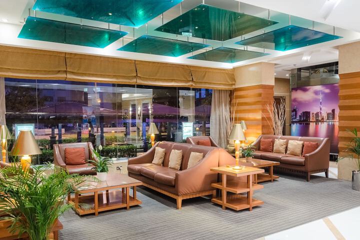 Entrance & Lobby