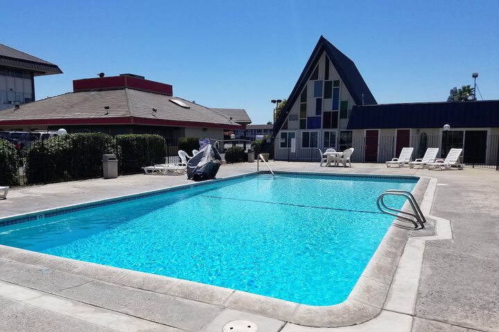Pool 14 of 16