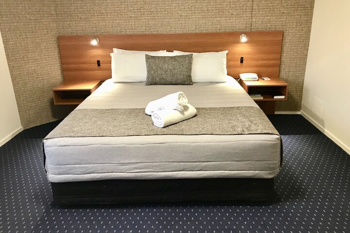 Room 4 of 36