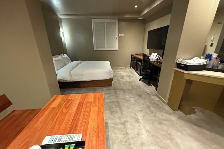 Room 16 of 26