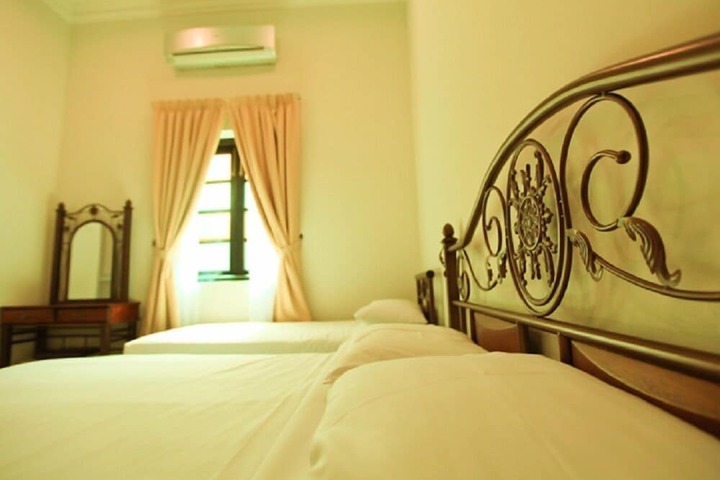 Room 9 of 38
